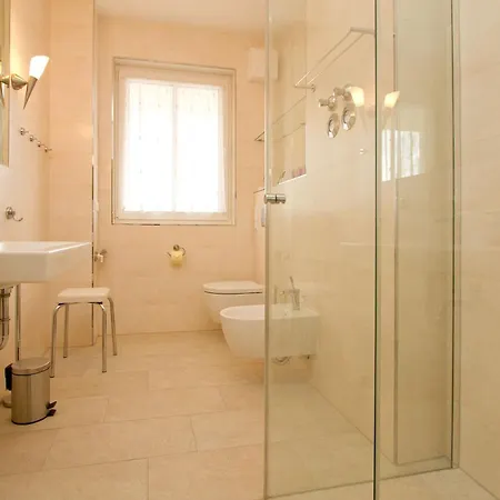 Duenenpalais App 06 *