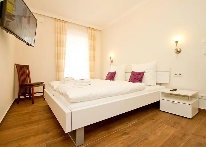 Duenenpalais App 06 *