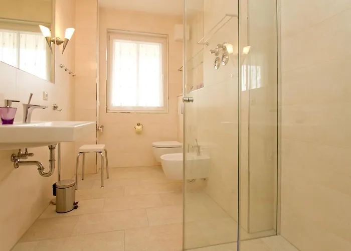 Duenenpalais App 06 *